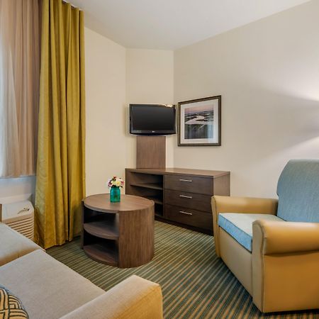 Candlewood Suites Fort Myers/Sanibel Gateway By Ihg Экстерьер фото