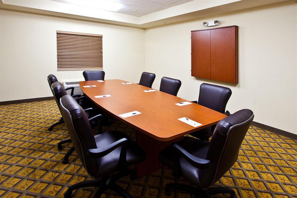 Candlewood Suites Fort Myers/Sanibel Gateway By Ihg Удобства фото