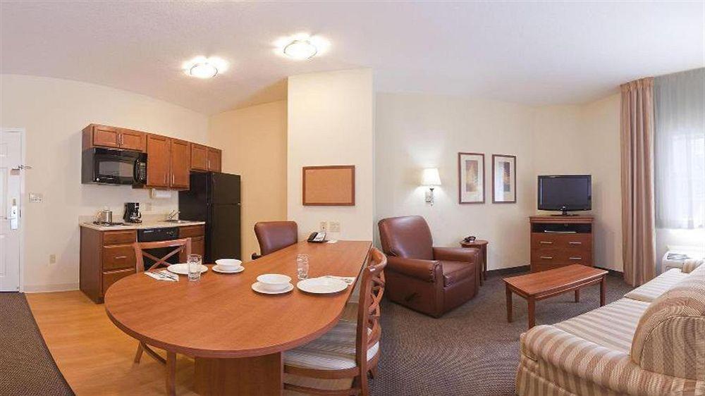 Candlewood Suites Fort Myers/Sanibel Gateway By Ihg Экстерьер фото