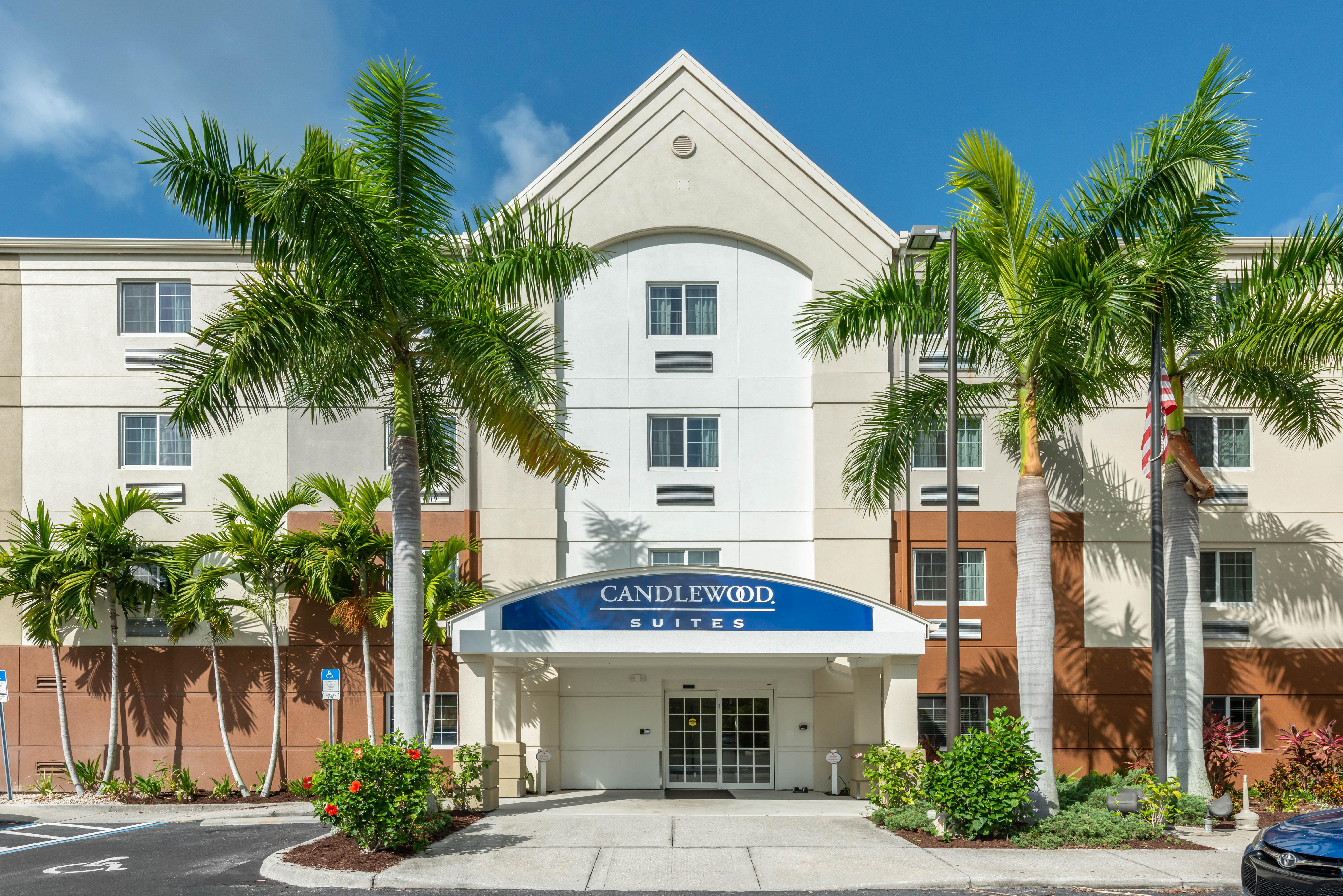 Candlewood Suites Fort Myers/Sanibel Gateway By Ihg Экстерьер фото