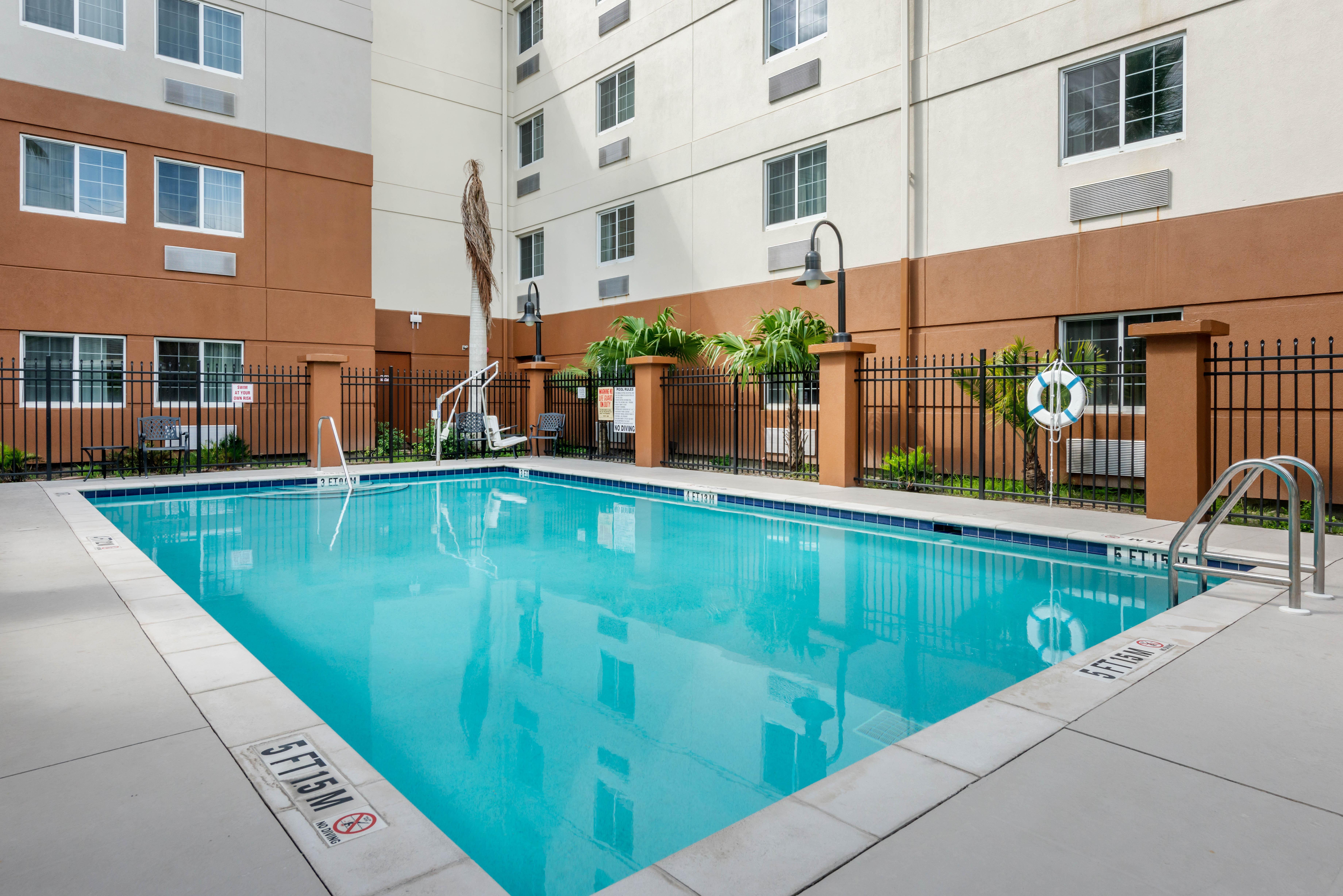 Candlewood Suites Fort Myers/Sanibel Gateway By Ihg Экстерьер фото
