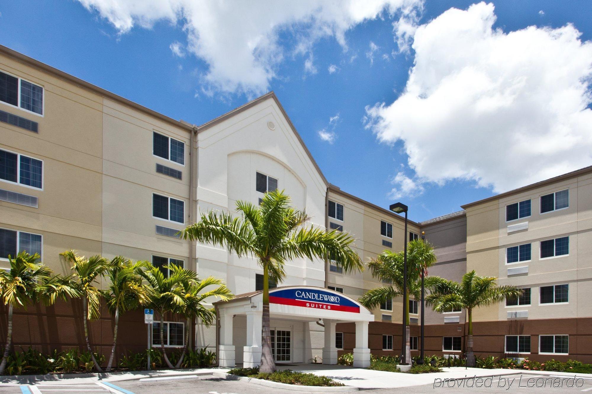 Candlewood Suites Fort Myers/Sanibel Gateway By Ihg Экстерьер фото