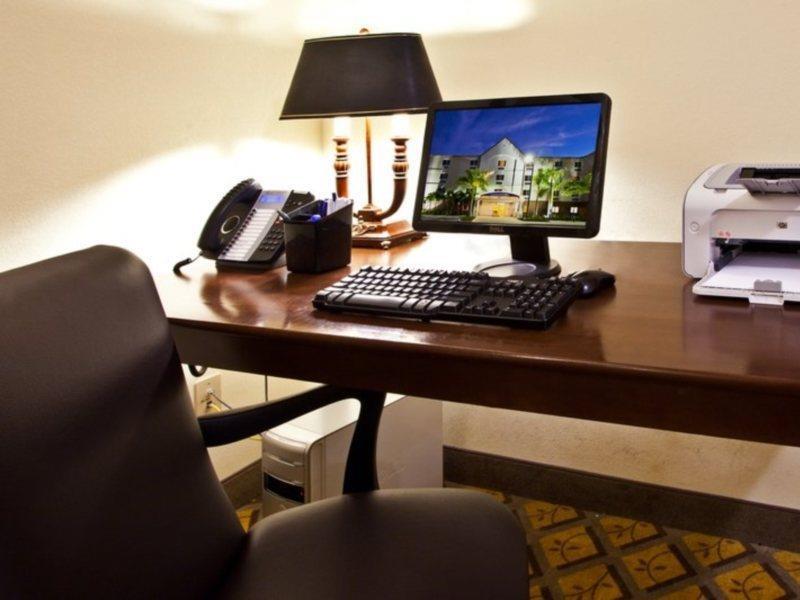 Candlewood Suites Fort Myers/Sanibel Gateway By Ihg Экстерьер фото