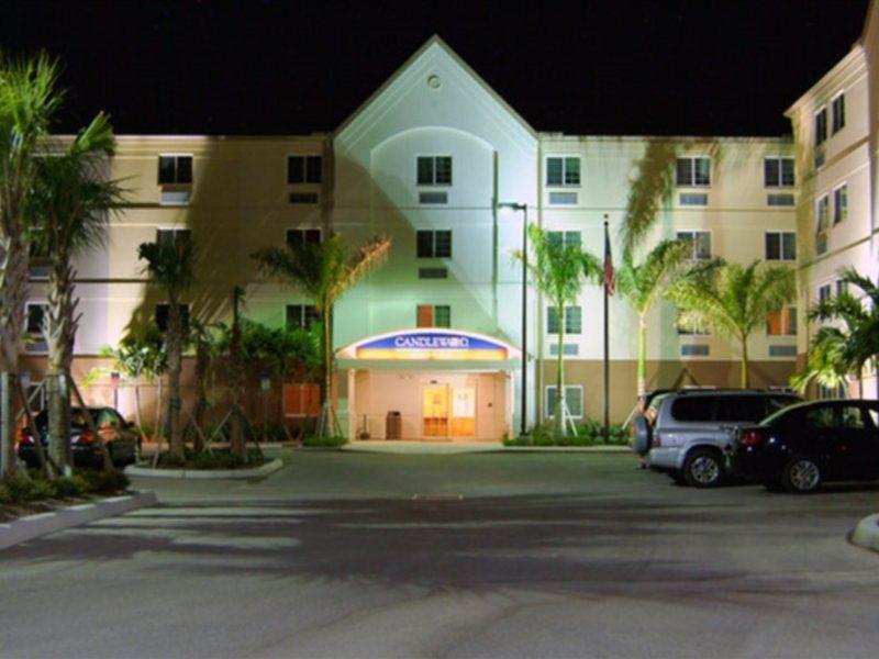 Candlewood Suites Fort Myers/Sanibel Gateway By Ihg Экстерьер фото