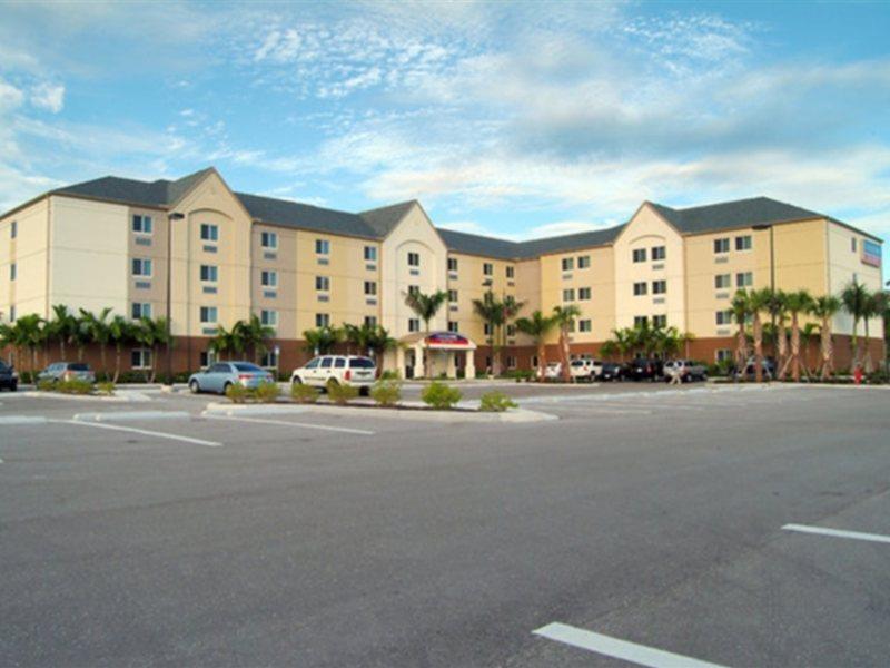 Candlewood Suites Fort Myers/Sanibel Gateway By Ihg Экстерьер фото