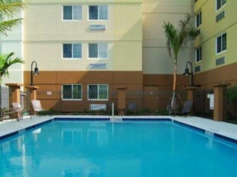 Candlewood Suites Fort Myers/Sanibel Gateway By Ihg Удобства фото
